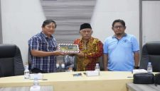 Rombongan DPRD Kabupaten Tulungagung berdiskusi dengan Diskominfo Bangkalan terkait transparansi digital dan pengawasan Command Center, Jumat (30/1/2026). (Foto Dok Ho/Nul-RadarBangsa.co.id)