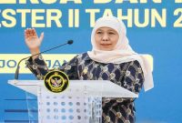 Gubernur Jatim Khofifah Indar Parawansa menerima LHP BPK RI di Kantor BPK Jatim, Sidoarjo, Selasa (27/1). (Foto Dok Ho/Nul-RadarBangsa.co.id)
