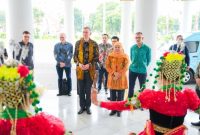 Gubernur Jawa Timur Khofifah Indar Parawansa menerima Duta Besar Jerman untuk Indonesia H.E. Mr. Ralf Beste di Gedung Negara Grahadi Surabaya. Foto Dok Ho/RadarBangsa.co.id