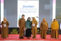 Bupati Jember Gus Fawait saat memberikan arahan kepada 1.200 tenaga kesehatan di GOR PKPSO Kaliwates, Senin (26/1/2026). (Foto Dok Ho/Her-RadarBangsa.co.id)
