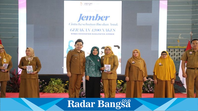 Bupati Jember Gus Fawait saat memberikan arahan kepada 1.200 tenaga kesehatan di GOR PKPSO Kaliwates, Senin (26/1/2026). (Foto Dok Ho/Her-RadarBangsa.co.id)