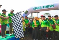 Wakil Bupati Pasuruan Shobih Asrori melepas peserta Jalan Sehat Kerukunan HAB ke-80 Kemenag di Desa Wonosari, Sabtu (24/1/2026). (Foto Dok Ho/Nul-RadarBangsa.co.id)
