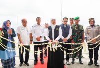 Gubernur Jawa Timur Khofifah Indar Parawansa saat meresmikan gedung baru UPT RSBL Pasuruan, Rabu (21/1). (Foto Dok Ho/Nul-RadarBangsa.co.id)