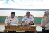 Forum Konsultasi Publik RKPD 2027 Kabupaten Jombang yang digelar Bapperida, ditandai dengan penandatanganan sebagai tahap awal perencanaan pembangunan daerah. (Foto Dok Ho/RadarBangsa.co.id) 