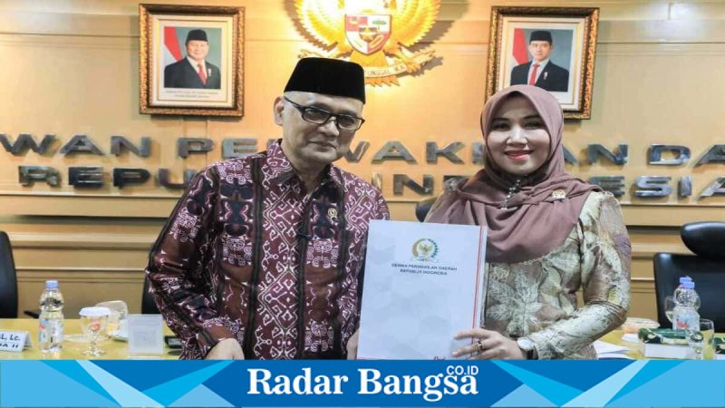 (kiri) Anggota Komite III DPD RI Lia Istifhama bersama Kementerian Haji dan Umrah RI di Jakarta, Selasa. (Foto Dok Ho/Nul-RadarBangsa.co.id)