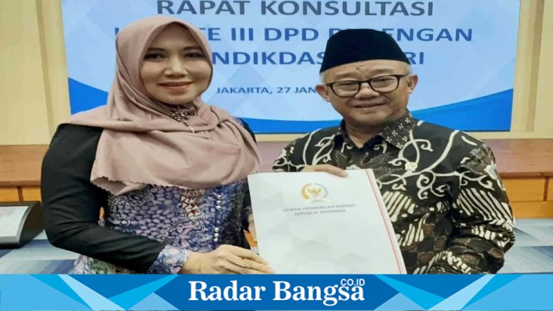 Anggota DPD RI asal Jawa Timur Lia Istifhama bertemu Mendikdasmen Abdul Mu’ti usai rapat Komite III DPD RI di Kompleks Parlemen, Jakarta, Selasa (27/1/2026). (Foto Dok Ho/Nul-RadarBangsa.co.id) 