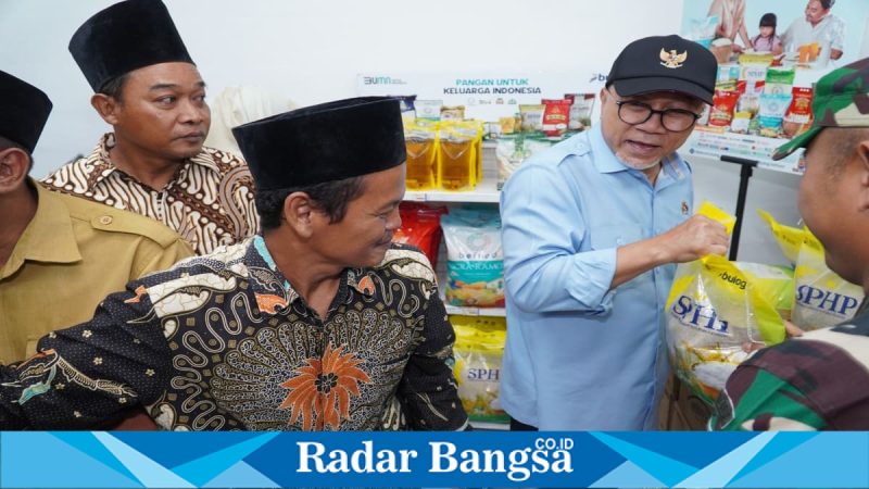 Menko Pangan Zulkifli Hasan saat meninjau KDMP Doyomulyo, Kecamatan Kembangbahu, Lamongan, Selasa (27/1/2026). (Foto Dok Ho/Nul-RadarBangsa.co.id)