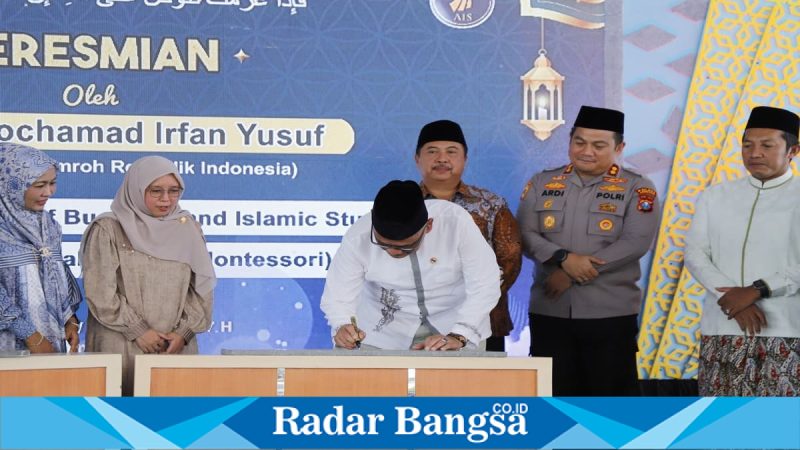 Bupati Jombang Warsubi bersama Menteri Haji Gus Irfan saat meresmikan AIM dan AIBIS, Sabtu 24 Januari 2026. (Foto Dok Ho/Ruro-RadarBangsa.co.id)