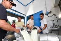 Pengolahan susu segar di KUD Sembada, Kecamatan Puspo, Kabupaten Pasuruan, yang memasok industri susu nasional. Foto Dok Ho/RadarBangsa.co.id