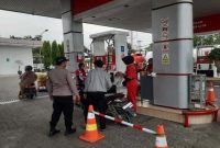 Petugas Polsek Tikung melaksanakan Patroli Kota Presisi di SPBU dan perbankan guna memastikan keamanan objek vital, Jumat (2/1/2026). Foto Dok Ho/RadarBangsa.co.id