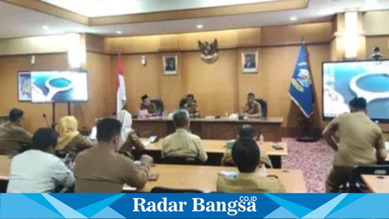 Bupati Bangkalan memimpin rapat koordinasi bersama seluruh kepala OPD di Aula Diponegoro, Senin (26/1/2026). (Foto Dok Ho/Nul-RadarBangsa.co.id)