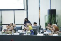 Bupati Lumajang Indah Amperawati saat Rapat Kerja Kunjungan Kerja Spesifik Komisi II DPR RI di Kantor Pusat Bank Jatim, Surabaya, Kamis (22/1/2026). (Foto Dok Ho/Nul-RadarBangsa.co.id)