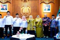 Gubernur Jawa Timur Khofifah Indar Parawansa menerima jajaran KPID Jatim di Gedung Negara Grahadi, Surabaya, Selasa (27/1). (Foto Dok Ho/Nul-RadarBangsa.co.id)