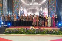 Kapolres Bangkalan lama AKBP Hendro Sukmono dan Kapolres baru AKBP Wibowo dalam acara pisah sambut di Bangkalan. (Foto Dok Ho/RadarBangsa.co.id)