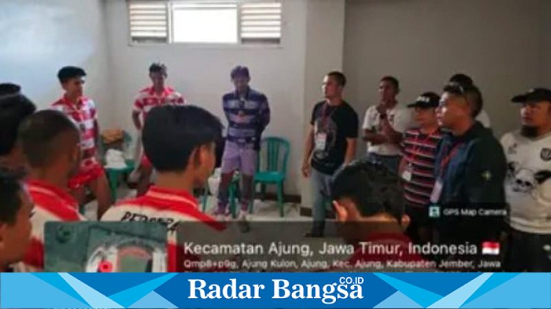 Wakil Bupati Bangkalan, Moch. Fauzan Ja’far, memberikan dukungan langsung kepada Perseba Bangkalan di Stadion Jember Sport Garden, Jum’at (23/01). (Foto Dok Ho/Nul-RadarBangsa.co.id)
