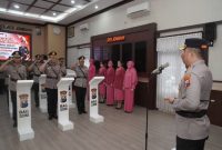 Kapolres Jombang AKBP Ardi Kurniawan memimpin upacara sertijab Wakapolres, Kabagops, dan Kasat Lantas di Mapolres Jombang. (Foto Dok Ho/RadarBangsa.co.id)
