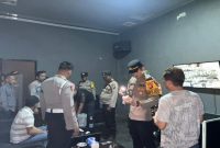 Petugas Polres Ketapang bersama unsur Forkopimcam saat patroli penertiban tempat hiburan malam di Air Upas, Kamis (22/1/2026). (Foto Dok Ho/Dedy-RadarBangsa.co.id)