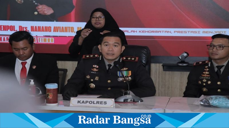 Polres Lamongan saat konferensi pers pengungkapan kasus pembunuhan ayah terhadap anak kandung di Mapolres Lamongan, Senin (26/1/2026). (Foto Dok Ho/Nul-RadarBangsa.co.id)