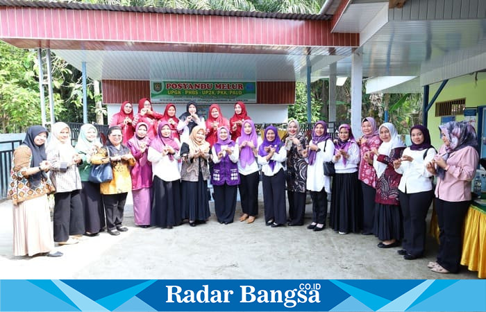 Ketua Persit Chandra Kirana Cabang Kodim 0208/Asahan saat kunjungan ke Posyandu Melur, Desa Sipaku Area, Kamis (22/1/2026). (Foto Dok Ho/Dicy-RadarBangsa.co.id)