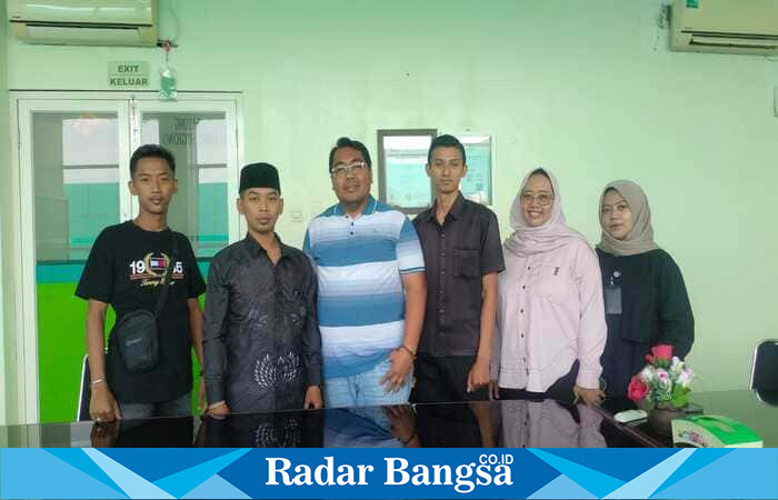 Humas dan manajemen RS Anna Medika Bangkalan saat menyampaikan klarifikasi terkait isu pelayanan pasien bayi kepada awak media. Foto Dok Ho/RadarBangsa.co.id