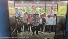 Staf Ahli Bupati Bangkalan Bambang Budi Mustika meresmikan SPPG Desa Arok, Kecamatan Burneh, Jumat (30/1/2026). (Foto Dok Ho/Nul-RadarBangsa.co.id)