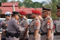 Kapolres Melawi AKBP Harris Batara Simbolon memimpin langsung apel sertijab sejumlah pejabat strategis Polres Melawi, Rabu (7/1/2026). Foto Dok Ho/RadarBangsa.co.di