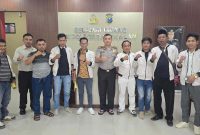 Kapolres Bangkalan AKBP Wibowo foto bersama jurnalis WPK usai silaturahmi di Mapolres Bangkalan, Senin (26/1/2026). (Foto Dok Ho/Lan-RadarBangsa.co.id)