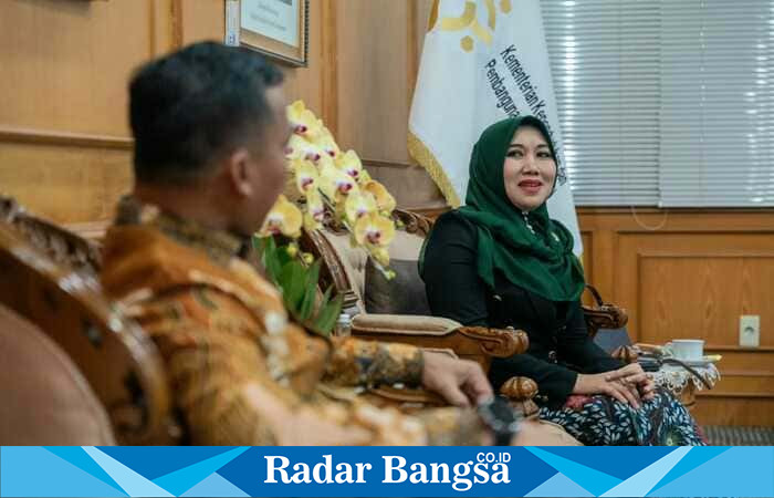 Mendukbangga Wihaji berdialog dengan Senator Lia Istifhama mengenai penguatan keluarga sebagai fondasi ketahanan bangsa. Foto Dok Ho/RadarBangsa.co.id