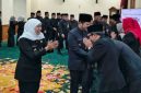 Gubernur Khofifah Indar Parawansa dan Wagub Emil Dardak menyambut pejabat eselon II yang baru dilantik di Gedung Negara Grahadi, Surabaya, Jumat (30/1/2026). Foto Dok Ho/Nul RadarBangsa.co.id