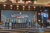 Wabup Probolinggo Fahmi AHZ menerima penghargaan UHC 2026 di JIEXPO Kemayoran, Jakarta Pusat, Selasa (27/1/2026). (Foto Dok Ho/Nul-RadarBangsa.co.id)