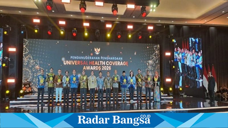 Wabup Probolinggo Fahmi AHZ menerima penghargaan UHC 2026 di JIEXPO Kemayoran, Jakarta Pusat, Selasa (27/1/2026). (Foto Dok Ho/Nul-RadarBangsa.co.id)