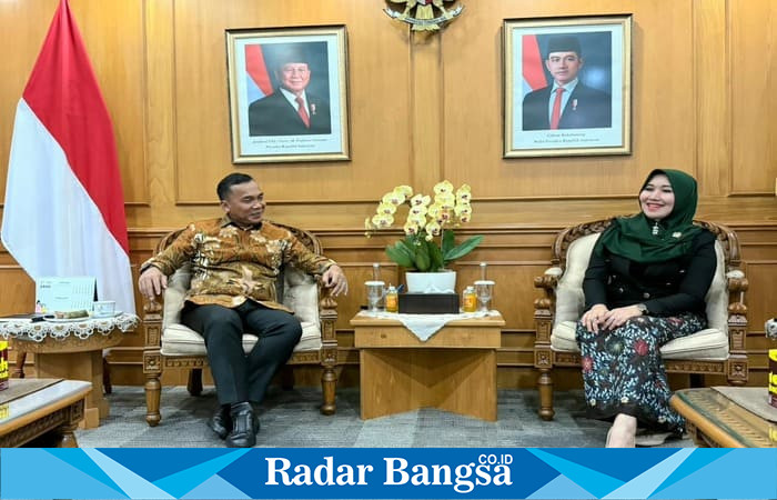 Mendukbangga Wihaji menerima Senator Lia Istifhama di kantor BKKBN, membahas rem demografi Jatim. (Foto Dok Ho/RadarBangsa.co.id)