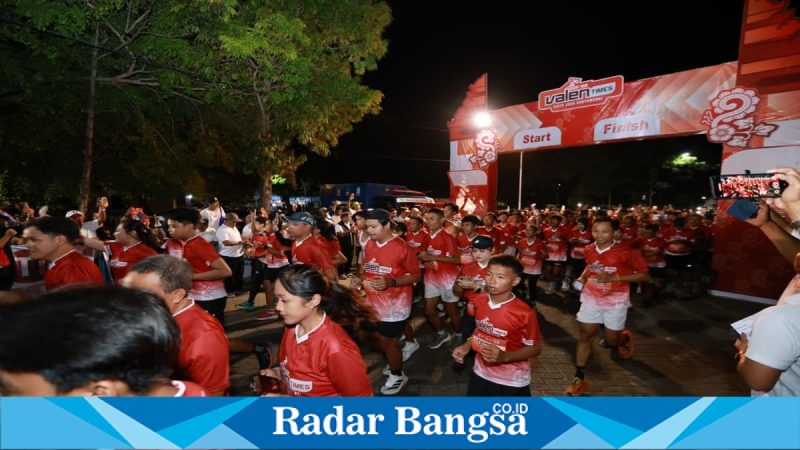Suasana ValenTimes Night Run 2026 di Pantai Marina Boom, Banyuwangi, Sabtu (14/2/2026). (Foto Dok Ho/RadarBangsa.co.id)