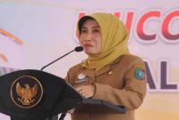 Kepala Dinas Pendidikan dan Kebudayaan (Disdikbud) Kabupaten Jombang, Wor Windari, saat memberikan keterangan terkait program rehabilitasi sarana prasarana SMPN melalui APBD 2026. (Foto Dok Ho/RadarBangsa.co.id) 