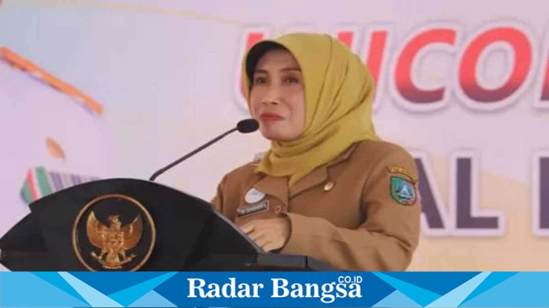 Kepala Dinas Pendidikan dan Kebudayaan (Disdikbud) Kabupaten Jombang, Wor Windari, saat memberikan keterangan terkait program rehabilitasi sarana prasarana SMPN melalui APBD 2026. (Foto Dok Ho/RadarBangsa.co.id)