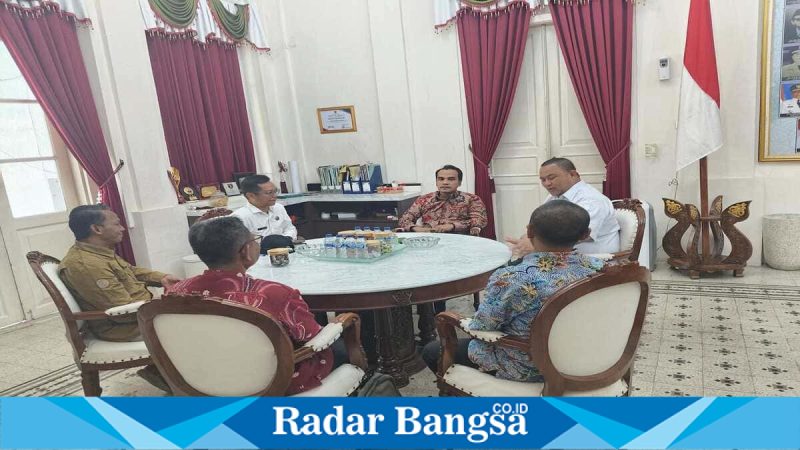 Bupati Bangkalan Lukman Hakim menerima kunjungan Kepala BBPPTP Surabaya di Pendopo Agung Bangkalan, Jumat (20/2/2026). (Foto Dok Ho/RadarBangsa.co.id)