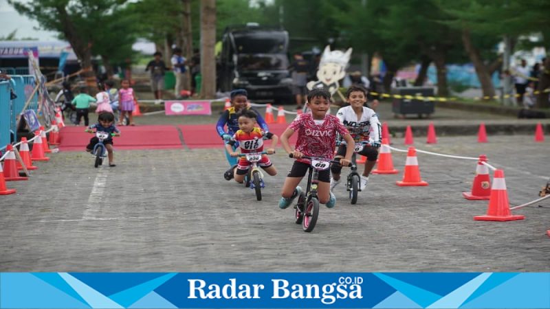 Suasana Final Push Bike Series 3 di Pantai Marina Boom, Banyuwangi, Sabtu (14/2/2026). (Foto Dok Ho/RadarBangsa.co.id)