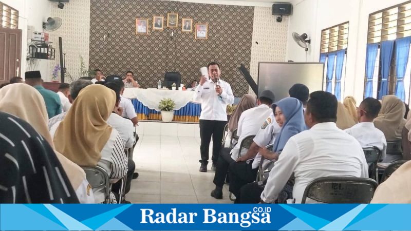 Kepala Dinas Pendidikan Asahan Musa Al Bakrie memimpin rapat kerja perdana bersama kepala SMP, Rabu (4/2/2026). (Foto Dok Ho/Nul-RadarBangsa.co.id)