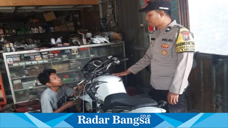 Bhabinkamtibmas Desa Bakalanpule sosialisasi larangan kenalpot brong, Lamongan, Selasa 10 Februari 2026 (Foto Dok Ho/RadarBangsa.co.id)