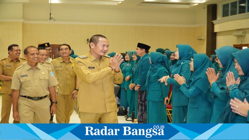 Bupati Lamongan Yuhronur Efendi membuka Rakerda PKK 2026 di Aula Gadjah Mada Pemkab Lamongan, Selasa (10/2). (Foto Dok Ho/RadarBangsa.co.id)