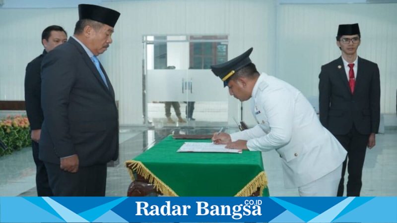 Bupati Asahan Taufik Zainal Abidin melantik Pejabat Administrator dan Pengawas di Aula Melati, Kamis (6/2/2026). (Foto Dok Ho/Dick-RadarBangsa.co.id)