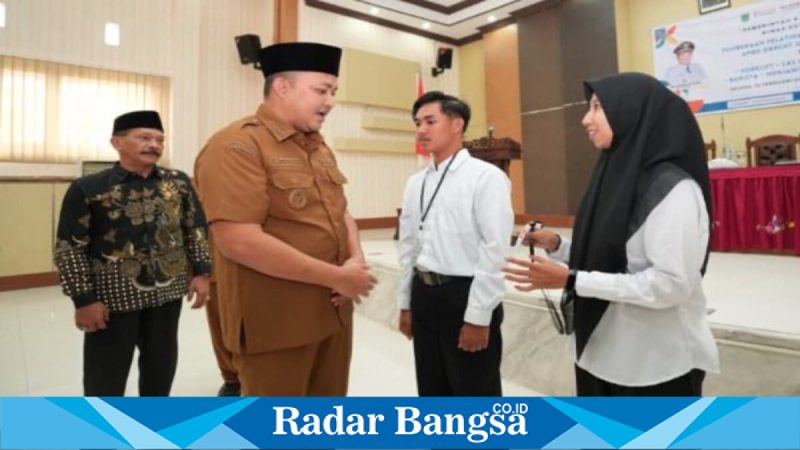 Bupati Pasuruan Rusdi Sutejo membuka pelatihan berbasis kompetensi di UPT LKD Kabupaten Pasuruan, Selasa (10/2/2026). (Foto Dok Ho/RadarBangsa.co.id)
