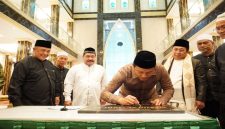 Bupati Sidoarjo H. Subandi saat meresmikan Masjid Al Ikhlas Perumahan Pabean Asri, Sedati, Sabtu (31/1/2025). (Foto Dok Ho/Nul-RadarBangsa.co.id)