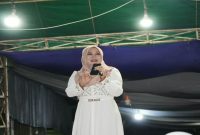 Anggota DPD RI Lia Istifhama saat memberi motivasi pada Haflah Imtihan Yayasan Roudlotul Ulum di Wirogunan, Kota Pasuruan, Selasa (17/2/2026). (Foto Dok Ho/RadarBangsa.co.id)