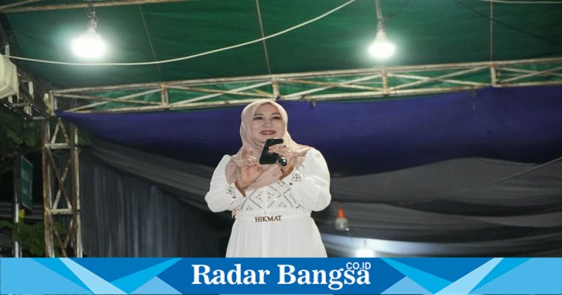 Anggota DPD RI Lia Istifhama saat memberi motivasi pada Haflah Imtihan Yayasan Roudlotul Ulum di Wirogunan, Kota Pasuruan, Selasa (17/2/2026). (Foto Dok Ho/RadarBangsa.co.id)