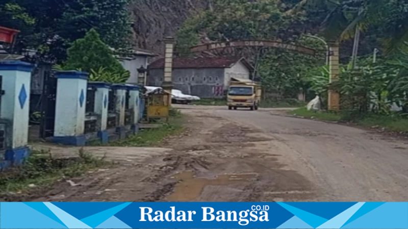 Kondisi Jalan Sultan Agung Pacitan rusak dan bergelombang di kawasan perkotaan, menuai sorotan DPRD Pacitan., Rabu (4/2/2026). (Foto Dok Yuan/RadarBangsa.co.id)