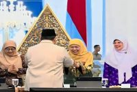 Gubernur Jawa Timur Khofifah Indar Parawansa bersama Presiden Prabowo Subianto dan pimpinan ormas Islam di Istana Negara, Selasa (3/2/2026). Foto Dok Ho/nul-RadarBangsa.co.id