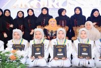 Gubernur Jawa Timur Khofifah Indar Parawansa menghadiri Haflatul Imtihan Ponpes Putri Nurul Cholil Bangkalan, Minggu (1/2). (Foto Dok Ho/Nul-RadarBangsa.co.id)