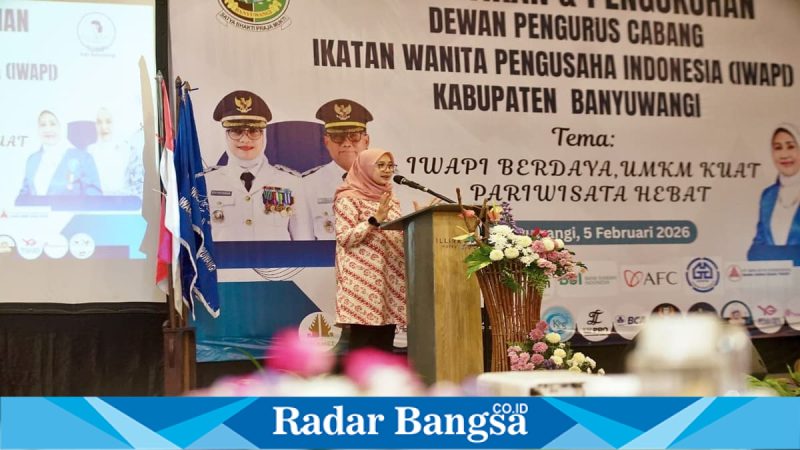 Bupati Banyuwangi Ipuk Fiestiandani menghadiri pelantikan DPC IWAPI Banyuwangi periode 2026–2031, Kamis (5/2/2026). (Foto Dok Ho/Nul-RadarBangsa.co.id)