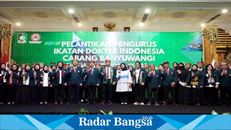 Bupati Ipuk Fiestiandani menghadiri pelantikan pengurus IDI Banyuwangi periode 2025–2028, Minggu (15/2/2026). (Foto Dok Ho/RadarBangsa.co.id)